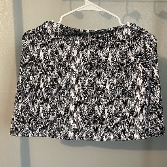 Stylish Black and White Women's skirt - Picture 5 of 11